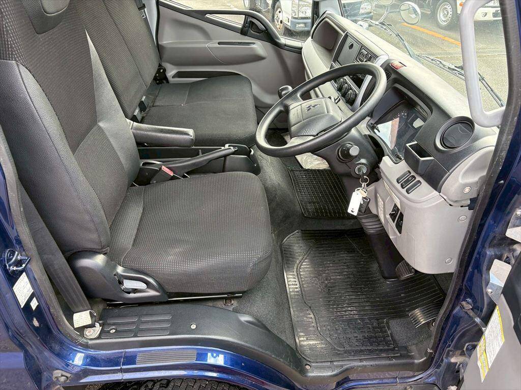 三菱ふそうキャンターアルミバン小型（2t・3t）[写真18]