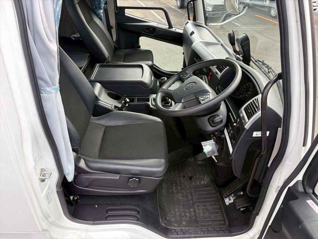 三菱ふそうファイタークレーン4段増トン（6t・8t）[写真19]