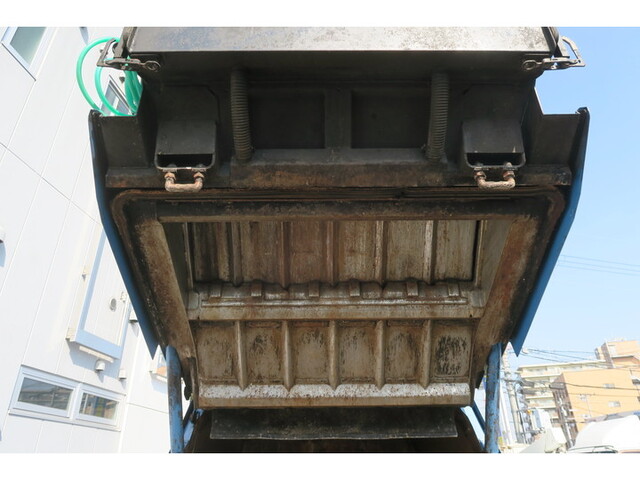 いすゞエルフパッカー車（塵芥車）小型（2t・3t）[写真11]