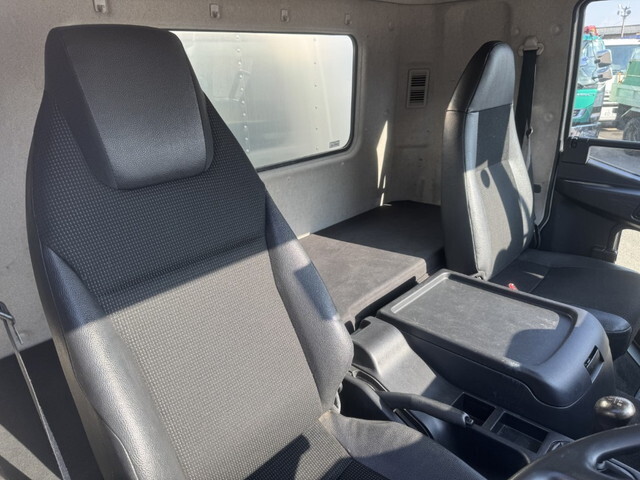 三菱ふそうファイターアルミバン中型（4t）[写真17]