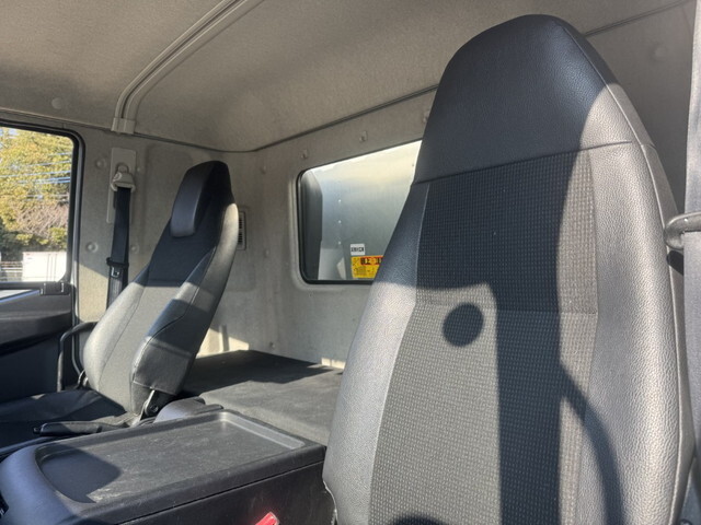 三菱ふそうファイターアルミバン中型（4t）[写真24]