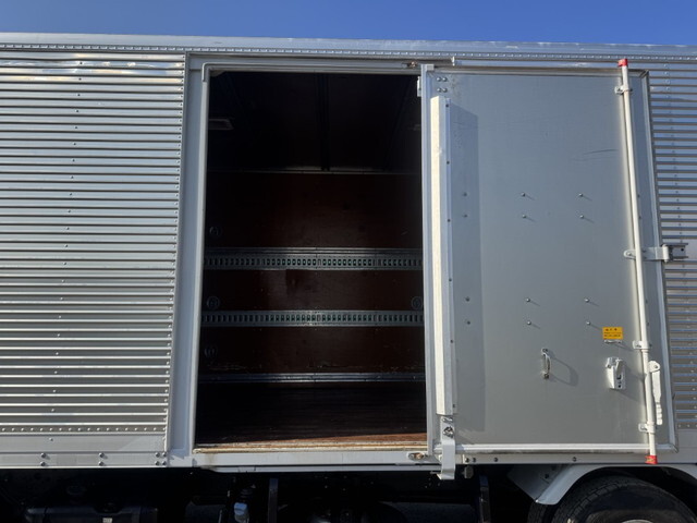 三菱ふそうファイターアルミバン中型（4t）[写真25]