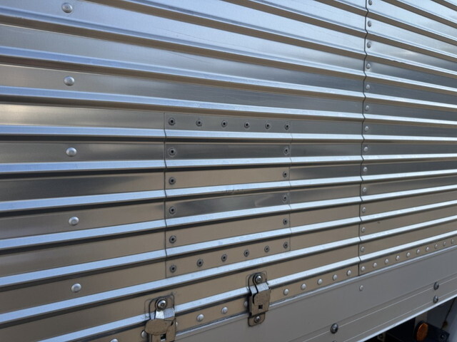 三菱ふそうファイターアルミバン中型（4t）[写真38]