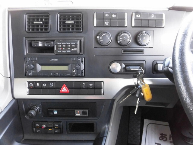 三菱ふそうスーパーグレートアルミウイング大型（10t）[写真17]