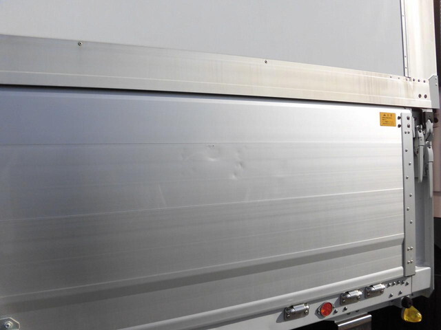 三菱ふそうスーパーグレートアルミウイング大型（10t）[写真24]