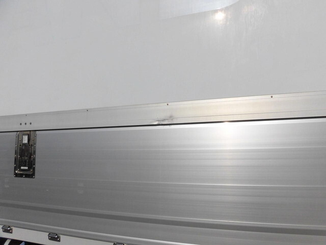 三菱ふそうスーパーグレートアルミウイング大型（10t）[写真25]