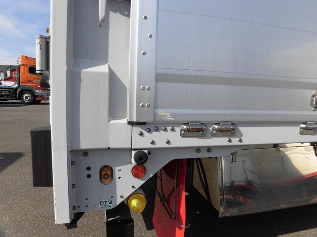 三菱ふそうスーパーグレートアルミウイング大型（10t）[写真28]