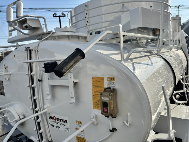 いすゞエルフバキュームカー小型（2t・3t）[写真11]