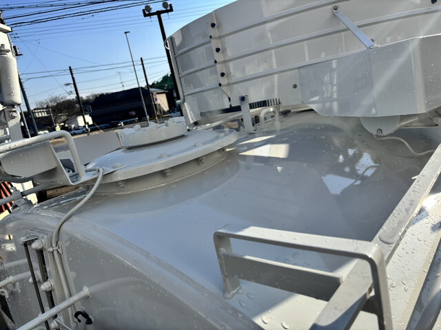 いすゞエルフバキュームカー小型（2t・3t）[写真12]