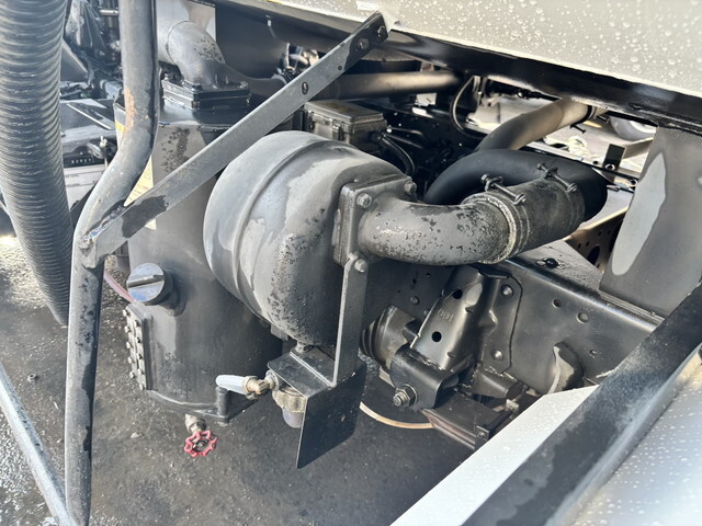 いすゞエルフバキュームカー小型（2t・3t）[写真17]