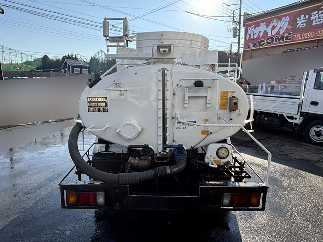 いすゞエルフバキュームカー小型（2t・3t）[写真05]