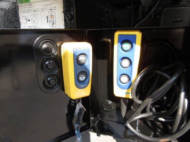 日野デュトロアルミバン小型（2t・3t）[写真22]