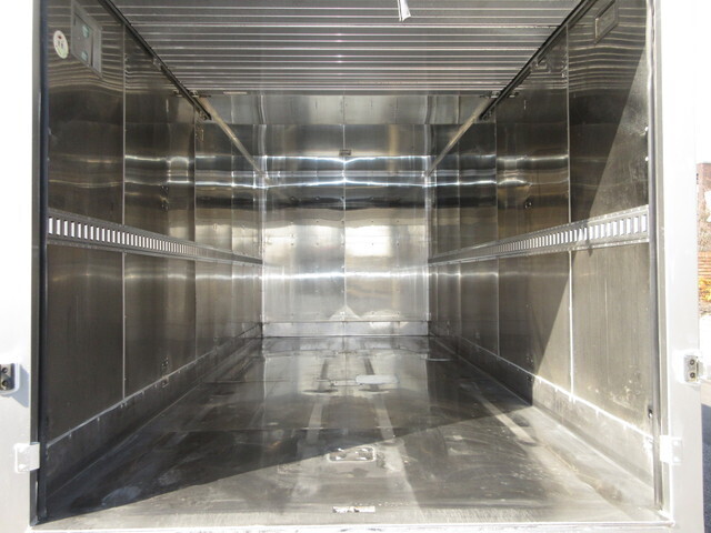 日野デュトロアルミバン小型（2t・3t）[写真09]