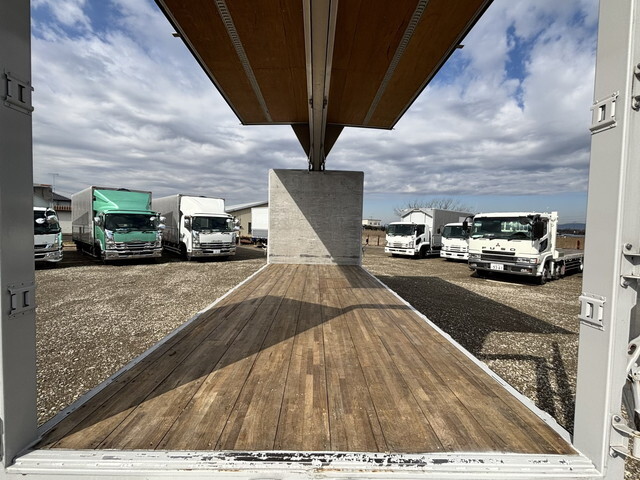 いすゞフォワードアルミウイング中型（4t）[写真11]