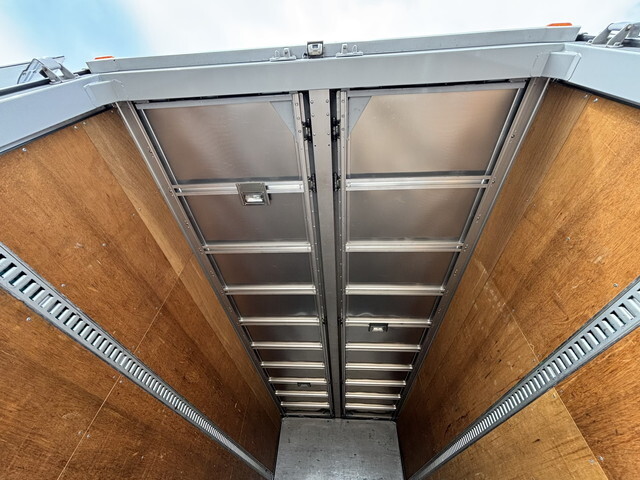 いすゞフォワードアルミウイング中型（4t）[写真16]