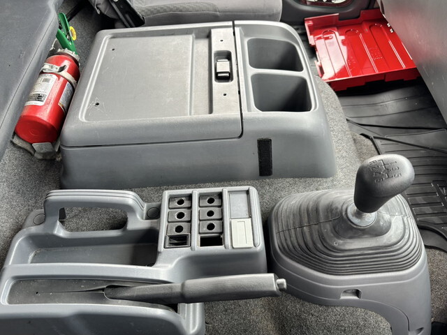 いすゞフォワードアルミウイング中型（4t）[写真36]