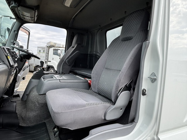 いすゞフォワードアルミウイング中型（4t）[写真39]