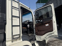 日野プロフィア冷凍車（冷蔵車）大型（10t）[写真28]