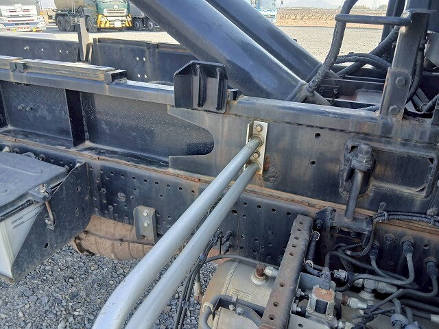 いすゞフォワードコンテナ専用車増トン（6t・8t）[写真10]