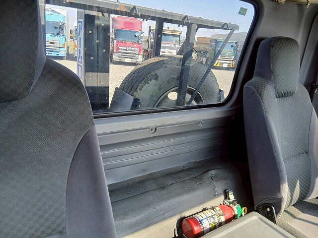 いすゞフォワードコンテナ専用車増トン（6t・8t）[写真16]