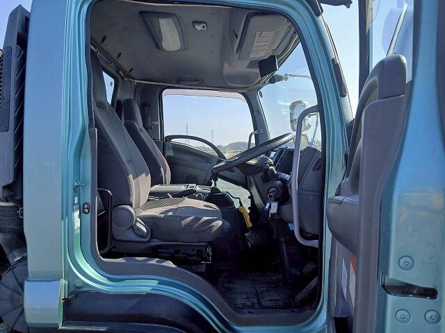 いすゞフォワードコンテナ専用車増トン（6t・8t）[写真27]