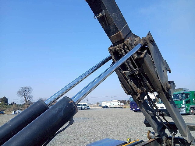 いすゞフォワードコンテナ専用車増トン（6t・8t）[写真35]