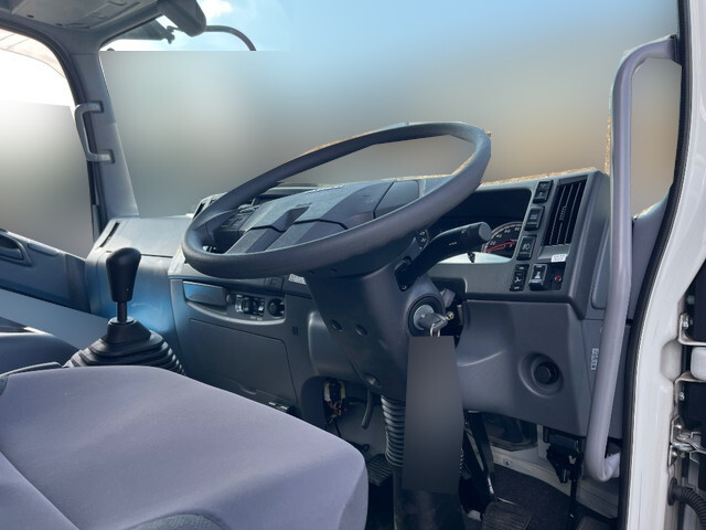 いすゞフォワード冷凍車（冷蔵車）中型（4t）[写真31]