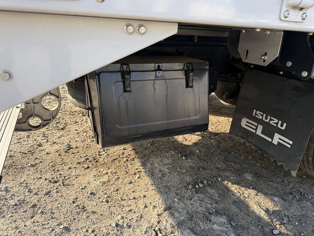 いすゞエルフアルミウイング小型（2t・3t）[写真21]