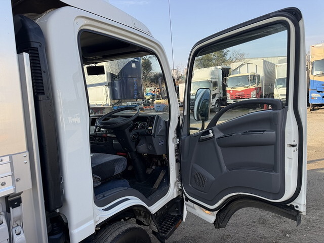 いすゞエルフアルミウイング小型（2t・3t）[写真28]