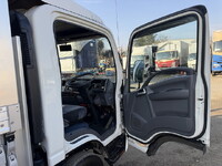 いすゞエルフアルミウイング小型（2t・3t）[写真29]