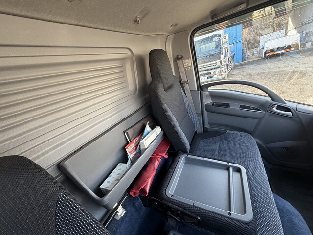 いすゞエルフアルミウイング小型（2t・3t）[写真33]