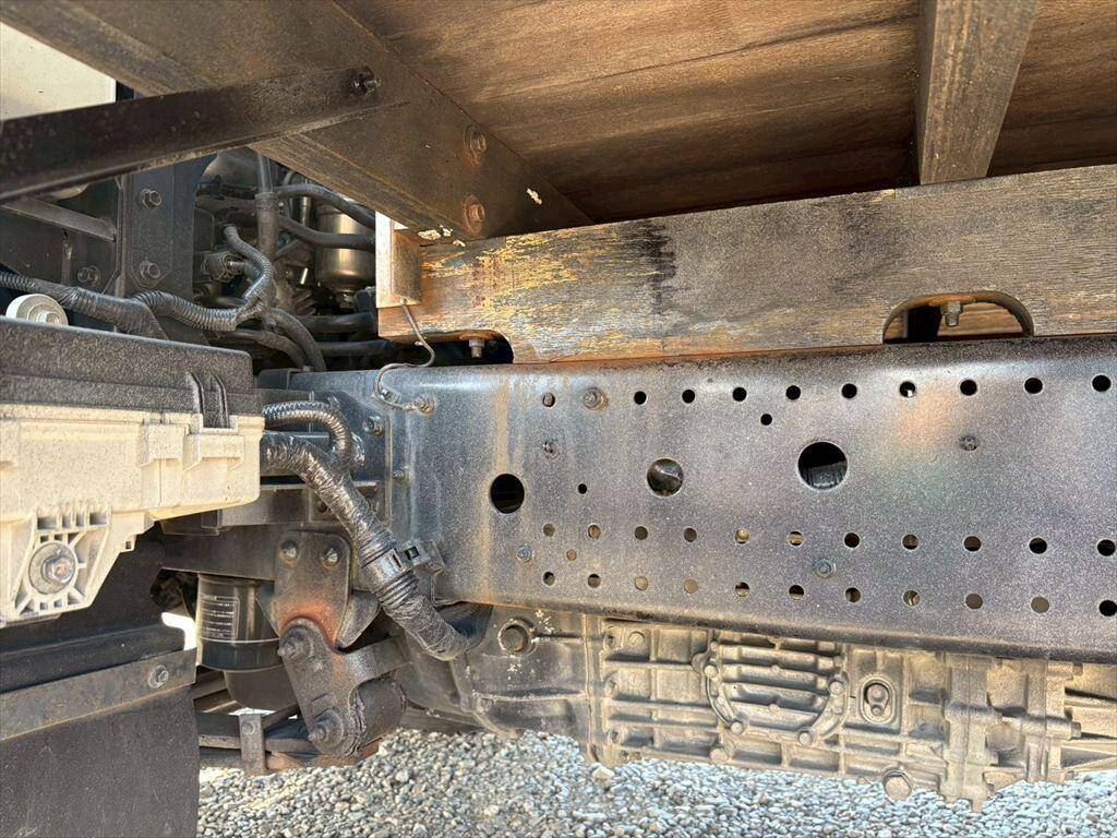 いすゞフォワード平ボディ中型（4t）[写真10]