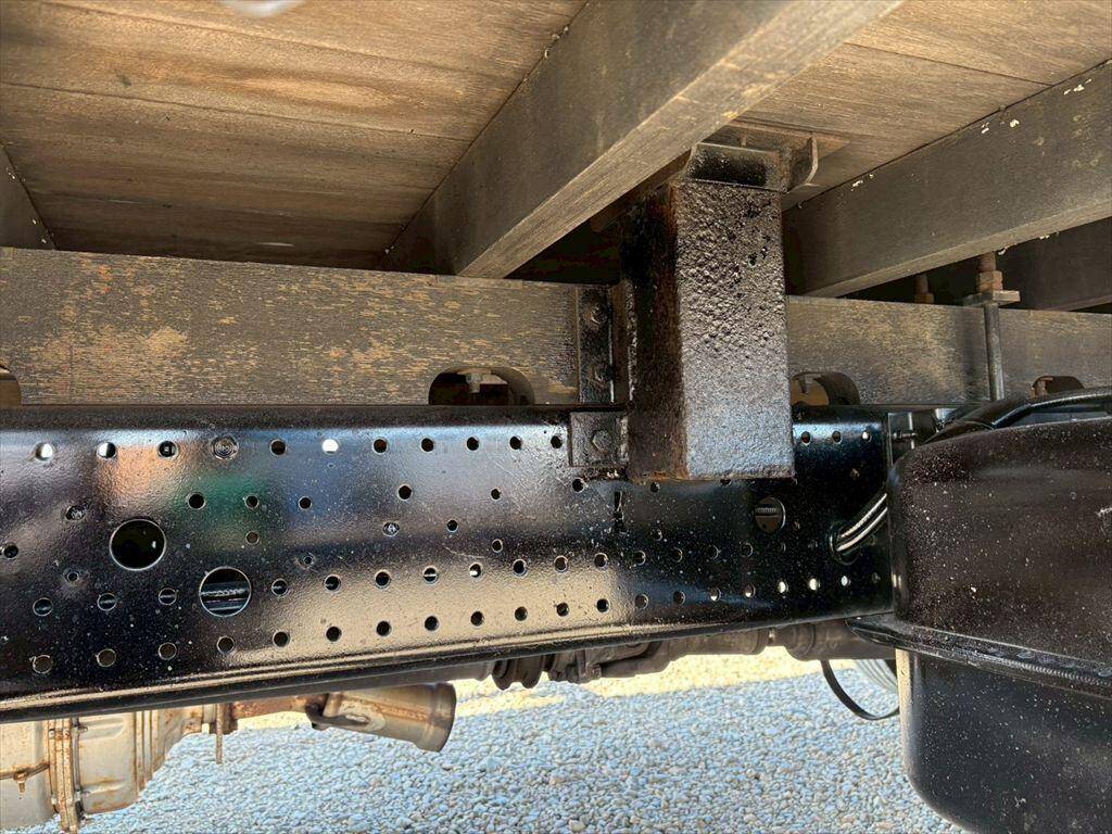 いすゞフォワード平ボディ中型（4t）[写真11]