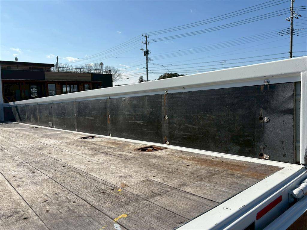 いすゞフォワード平ボディ中型（4t）[写真08]