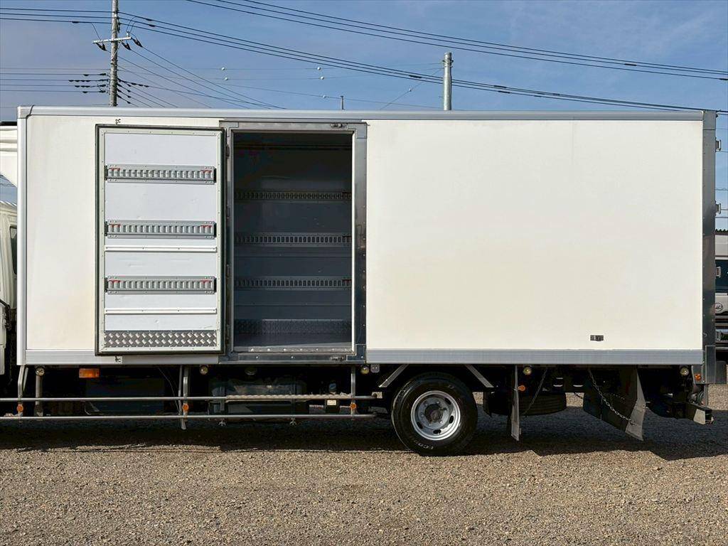 三菱ふそうファイター冷凍車（冷蔵車）中型（4t）[写真12]