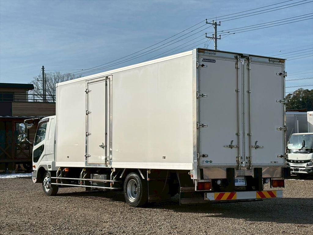 三菱ふそうファイター冷凍車（冷蔵車）中型（4t）[写真03]