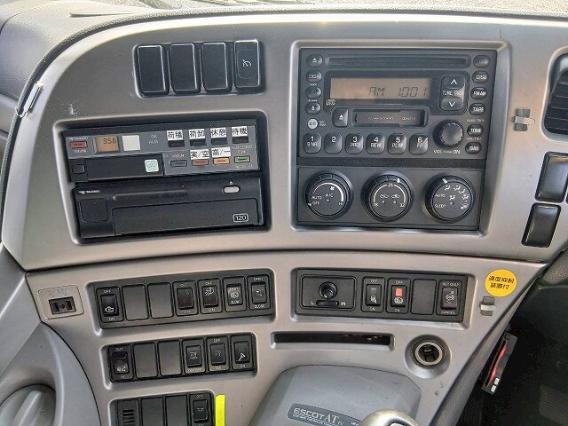 UDトラックスクオンアルミウイング大型（10t）[写真34]