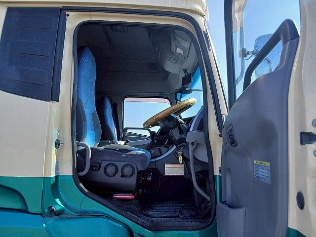 UDトラックスクオンアルミウイング大型（10t）[写真39]