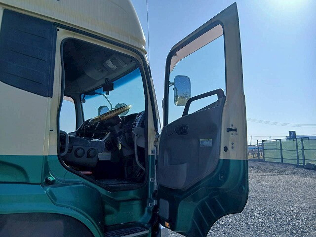 UDトラックスクオンアルミウイング大型（10t）[写真40]