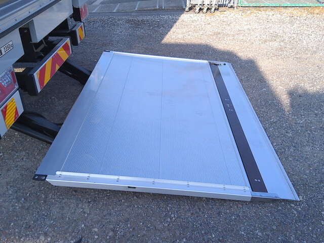 いすゞフォワードアルミウイング中型（4t）[写真15]