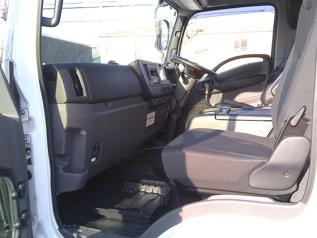 いすゞフォワードアルミウイング中型（4t）[写真33]