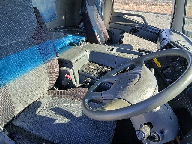 三菱ふそうスーパーグレートタンク車（タンクローリー）大型（10t）[写真20]