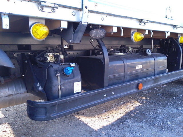 三菱ふそうキャンター平ボディ小型（2t・3t）[写真14]