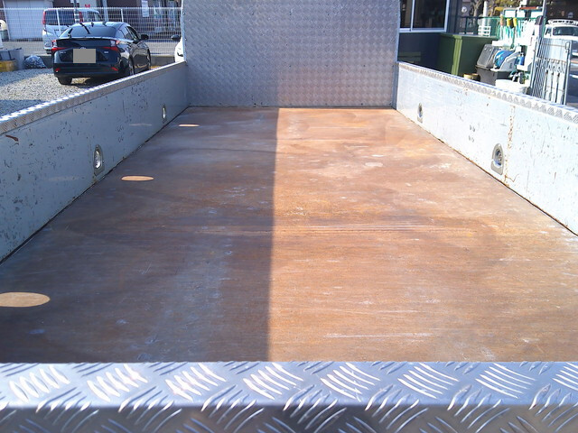 三菱ふそうキャンター平ボディ小型（2t・3t）[写真16]