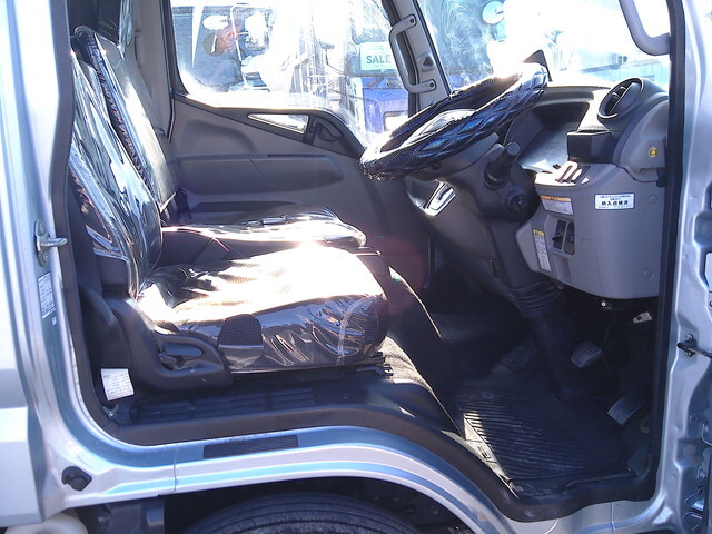 三菱ふそうキャンター平ボディ小型（2t・3t）[写真19]