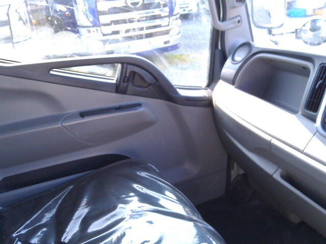 三菱ふそうキャンター平ボディ小型（2t・3t）[写真25]