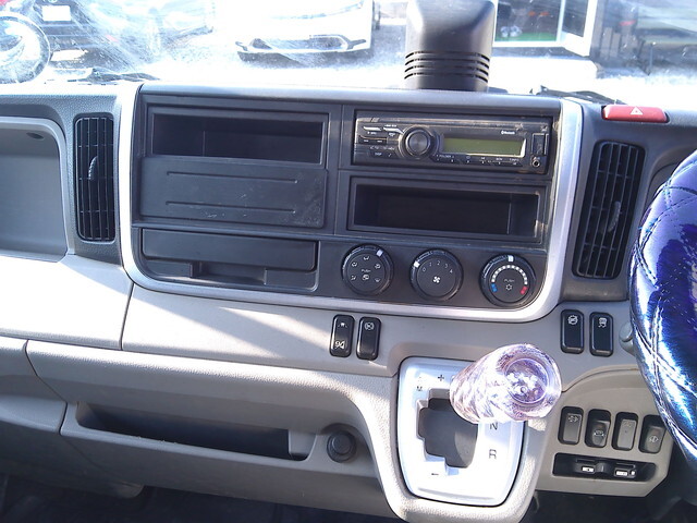 三菱ふそうキャンター平ボディ小型（2t・3t）[写真26]