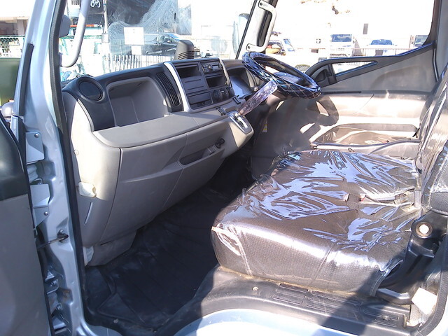 三菱ふそうキャンター平ボディ小型（2t・3t）[写真33]