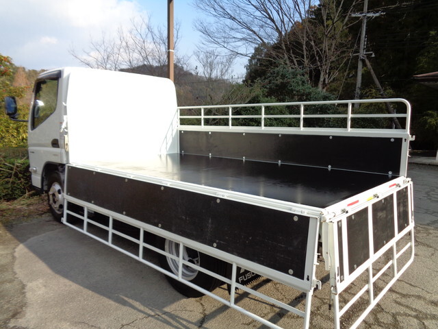 三菱ふそうキャンター平ボディ小型（2t・3t）[写真11]