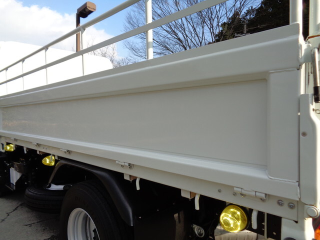 三菱ふそうキャンター平ボディ小型（2t・3t）[写真16]